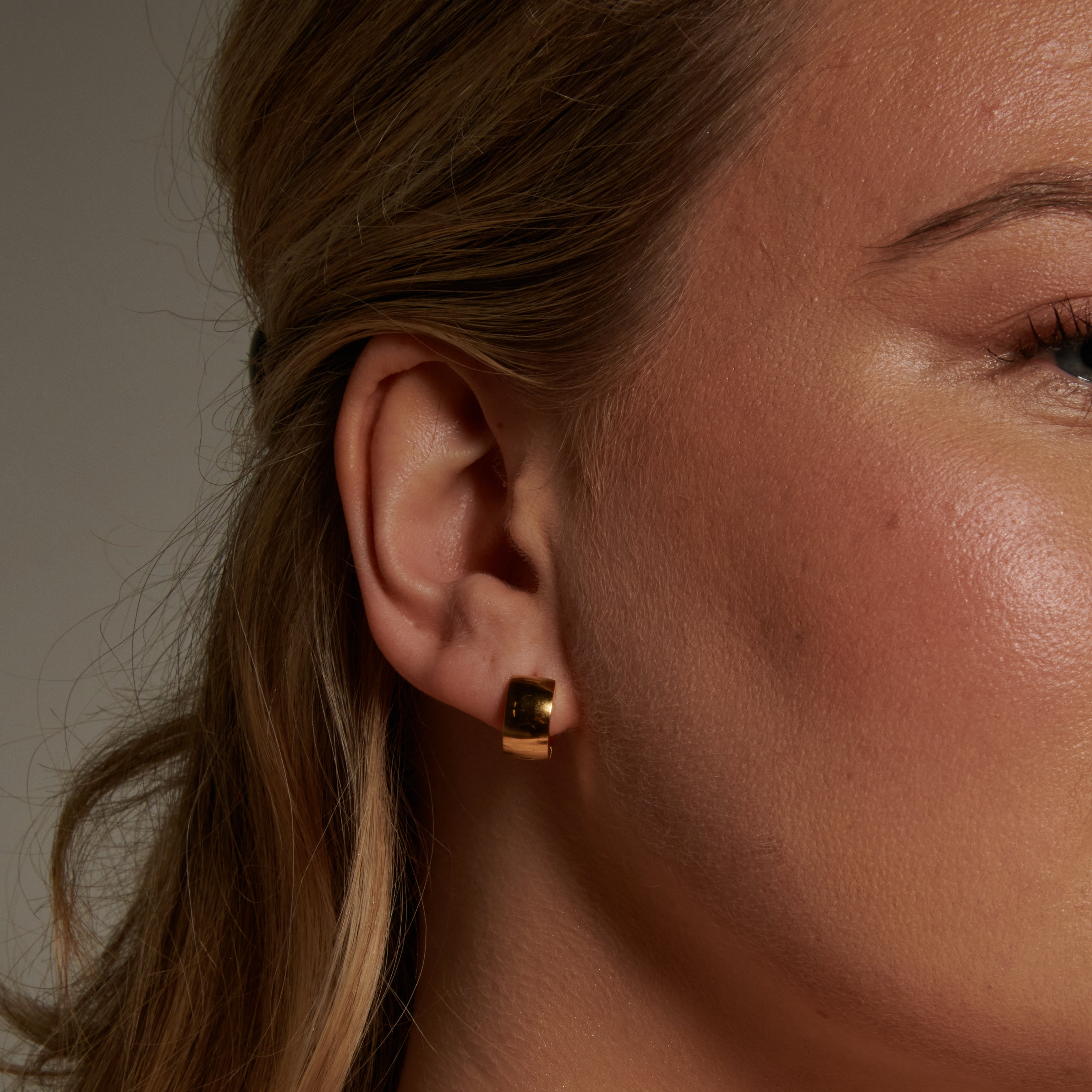 LIVIA Goldene Mini Ohrringe